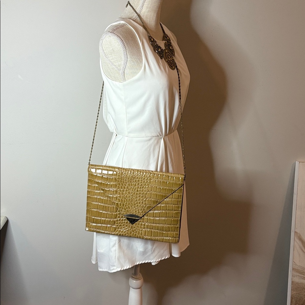 Elegant Tan Crocodile-Embossed Clutch
